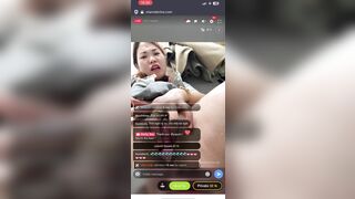 Quay màn hình gái việt show wc quán nước
