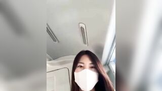 Nứng quá thủ dâm trên xe bus