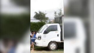 Cặp đôi nện nhau giữa đường bị quay lại clip sex