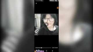 Em học bị bạn trai gạ vào nhà vệ sinh làm tình