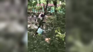 Quay lén cặp đôi đụ nhau ngoài trời