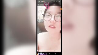 E học sinh vào nghỉ cùng bạn trai