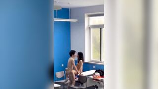 Quay lén 2 học sinh làm tình trong lớp cho kích thích