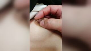 Em gái bị đụ khi ba mẹ vắng nhà