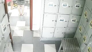 Hack camera quay lén bễ bơi 4