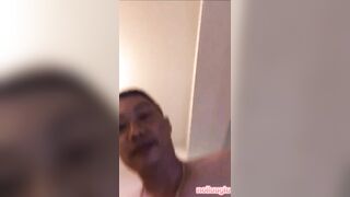 Anh trai số hưởng được 2 em xinh phục vụ