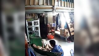 Vợ chồng thuê trọ không biết chủ trọ đặt cam quay lén địt nhau vô tình bị cam quay lạ