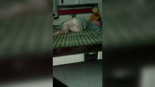 Cho nhỏ em uống say rồi chịch