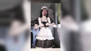 gái dâm mua váy cosplay maid nhảy
