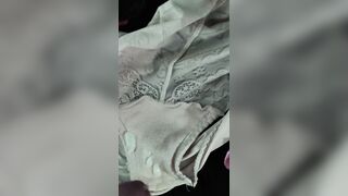 Trộm bắn tinh vào quần lót em gái