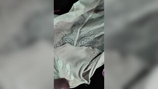 Trộm bắn tinh vào quần lót em gái