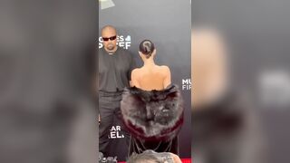 Vợ của kanye west nude trong lễ trao giải Grammy