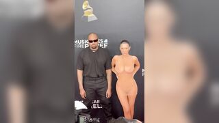 Vợ của kanye west nude trong lễ trao giải Grammy