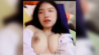 Tan học về đến nhà là em hóa thành 1 người khác ngay