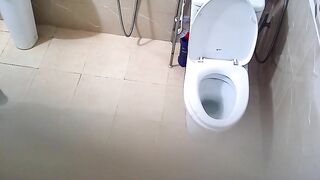 Quay lén chị gái tắm sướng 2