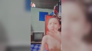 Em gái *** tắm quay clip bị phát hiện