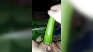 Em gái mới lớn nứng lồn quá thủ dâm với dưa leo cực sướng