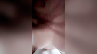 Hồi nhỏ thì chú có dẫn đi chơi thú nhúng, lớn lên thì nhúng trên người chú
