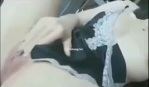em gái mặt đồ hầu gái nứng lồn