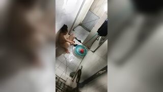 Em gái nứng quá vào nhà tắm thủ dâm, đky kênh ib tui cho xem cơ thể nhó