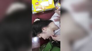 Anh công an may mắn được em học sinh bú cặt