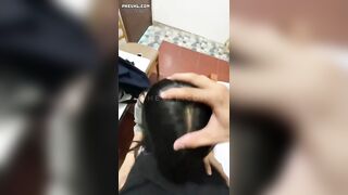 Vừa vào phòng chưa kịp làm gì anh đã dí cặc vào mồm em bắt bú rồi