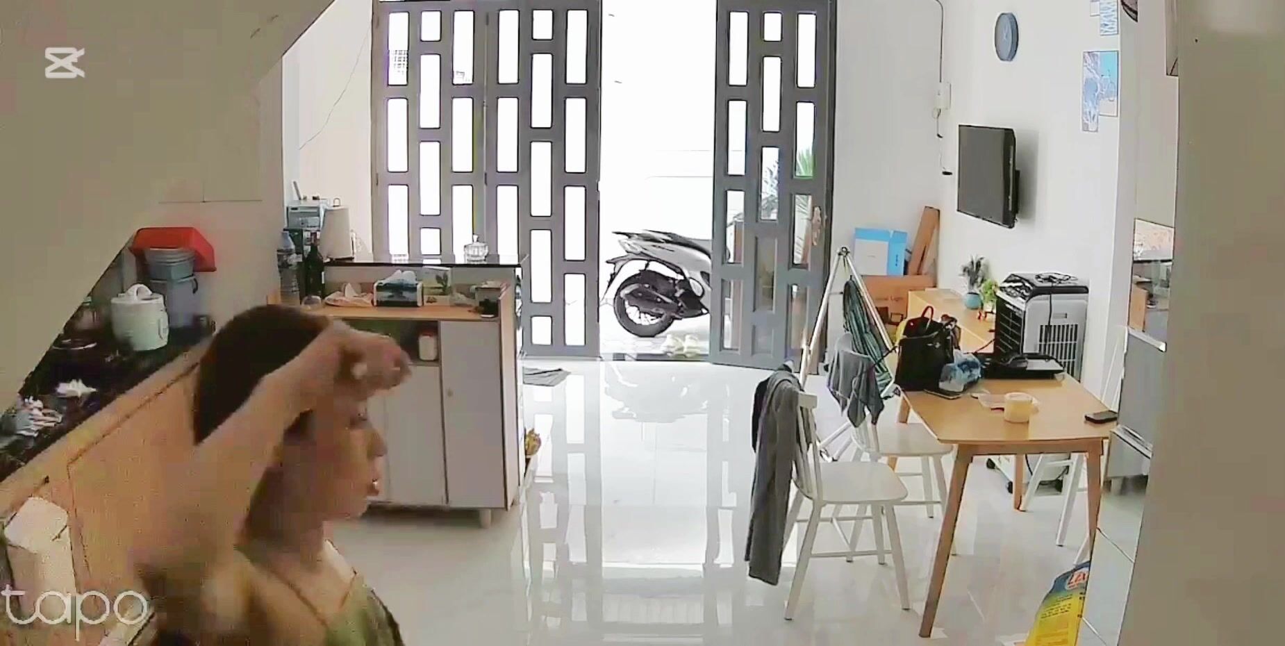 Camera nha chi gái