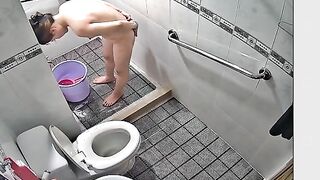 Quay lén em gái tắm 3