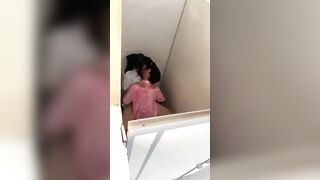 đụ em gái *** trong wc công cộng