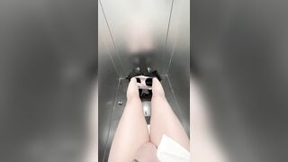 đi tè nơi công cộng, mà nunggg wa