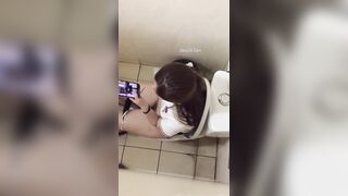 Quay Lén Nhân Viên Ngân Hàng Vib Đi Vệ Sinh Lồn Toàn Lông
