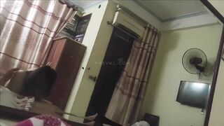 Vợ chồng đổi gió dắt nhau vào nhà nghỉ chịch nhau