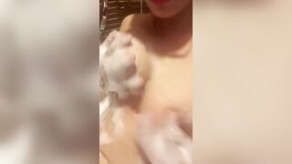 cặp vú em nó to coi kìa