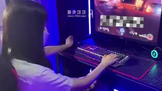 Em Học Sinh Đi Net Bị Gạ Kèo Đụ Và Cái Kết