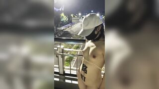 Đánh đòn em nô lệ ngoài quốc lộ