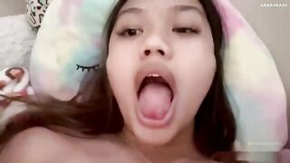 Nhìn vào biểu cảm của em nó là biết sướng rồi