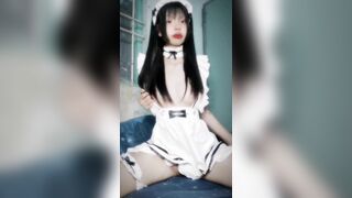 HẦU GÁI KHOE LỒN