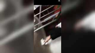 Vừa đi học về bị ngay thanh niên liều ra móc bím