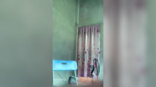 em gái đang thủ dâm chuẩn bị lên đỉnh thì bị anh trai phát hiện