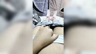 Mới đi học về đã lên giường thủ dâm