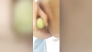 Em gái lồn non thủ dâm bằng dưa chuột p2