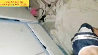 con gái mới đi học về bố bắt bú cặc rồi