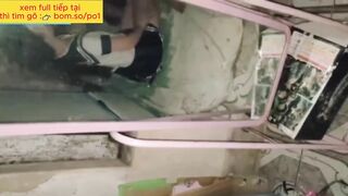 con gái mới đi học về bố bắt bú cặc rồi