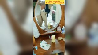 ôm con em gái rồi địt trước gương