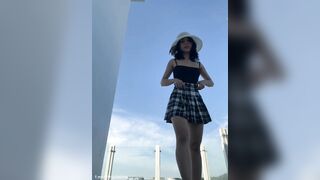 VN gái xinh mà đĩ dơ live đái bậy sân thượng khách sạn