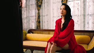 Cảnh nude của Ngọc Trinh phim Chị chị em em