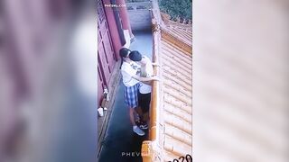 Hack Camera các cháu học sinh hôn hít nhau nơi công cộng