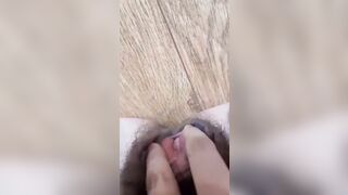 Cơn nứng ập tới em nô lệ lồn thâm