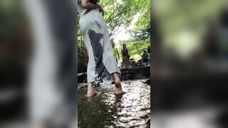 đi Đà Lạt tiệm view suối, lén lút tè mà hông ai biết.