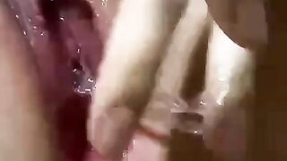 Hs móc lồn thủ dâm